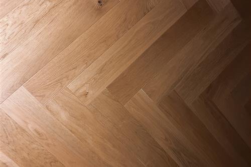 ლამინირებული და პარკეტის იატაკის დაგება