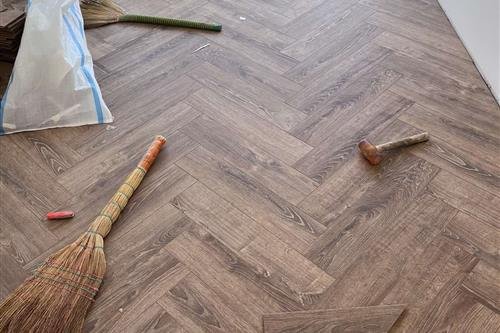 ლამინირებული და პარკეტის იატაკის დაგება