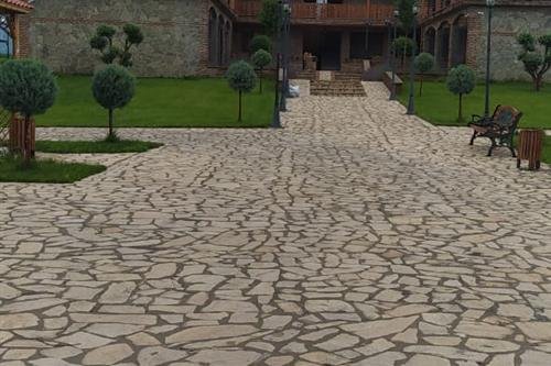 მებაღეები, ეზოს გამწვანება, ნარგავების მოვლა