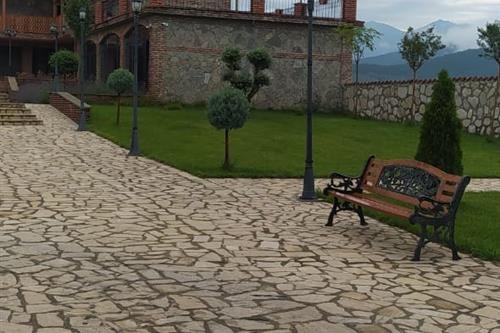 მებაღეები, ეზოს გამწვანება, ნარგავების მოვლა