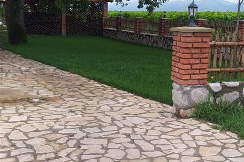 მებაღეები, ეზოს გამწვანება, ნარგავების მოვლა