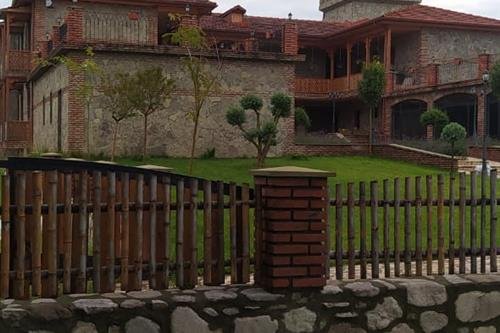 მებაღეები, ეზოს გამწვანება, ნარგავების მოვლა