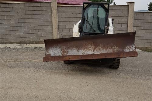 ბობკატით მომსახურეობა