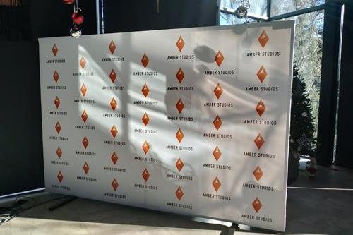 ფოტო სტენდი. პრესს ბანერი